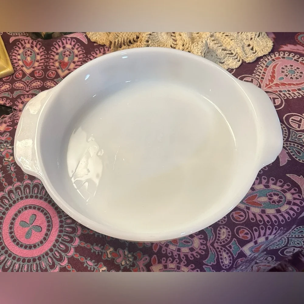 Anchor Hocking Fire-King #450 Wheat Pattern 8.5” Round Baking Dish/Cake Pan